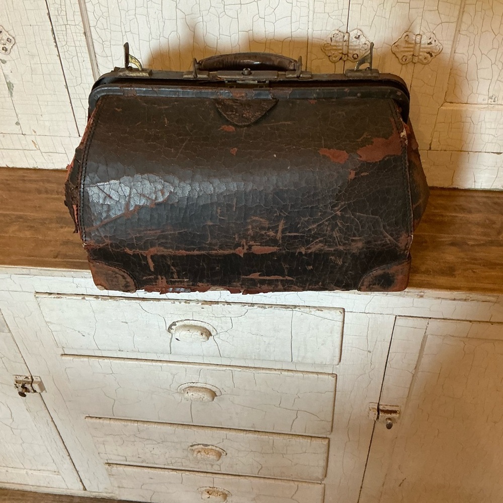 ANTIQUE leather Doctor’s Bag